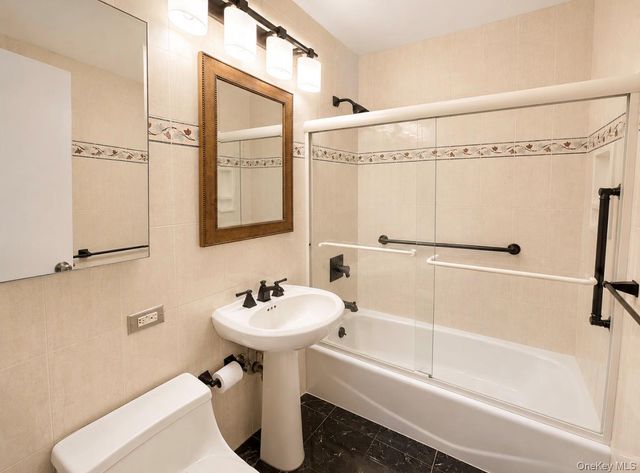 162-01 Powells Cove Boulevard 2G, Beechhurst, NY 11357