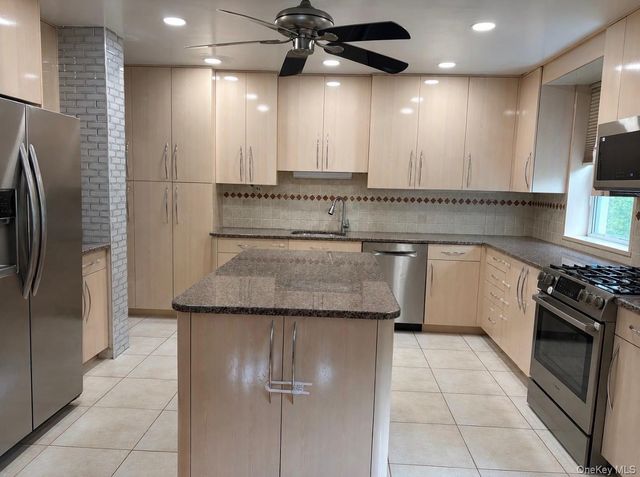162-01 Powells Cove Boulevard 2G, Beechhurst, NY 11357