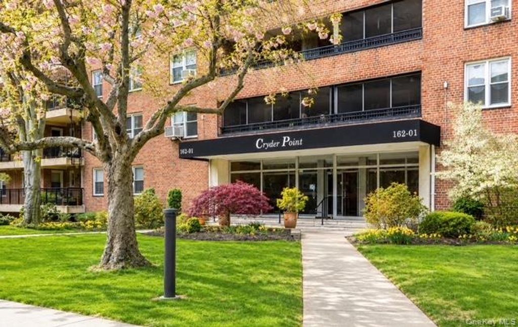162-01 Powells Cove Boulevard 2G, Beechhurst, NY 11357