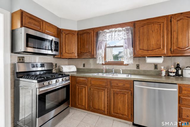3 Coppola Terrace, Derby, CT 06418