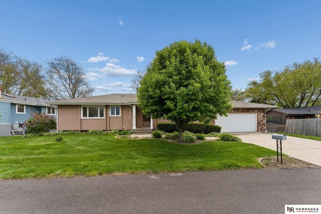 1813 College View Drive, Blair, NE 68008