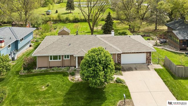1813 College View Drive, Blair, NE 68008