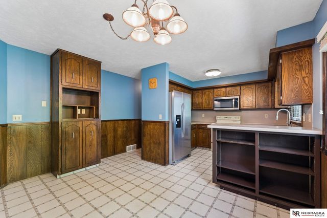 1813 College View Drive, Blair, NE 68008
