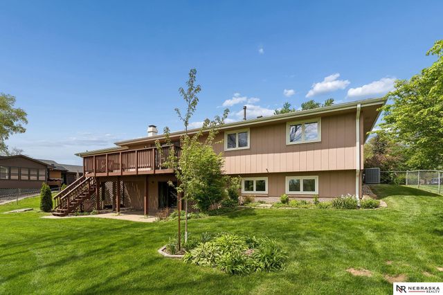 1813 College View Drive, Blair, NE 68008