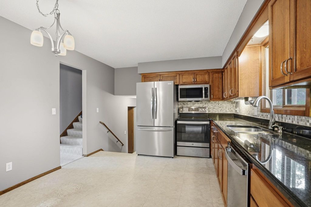 6207 Edgemont Boulevard N, Brooklyn Park, MN 55428 — photo 2