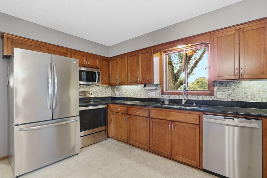 6207 Edgemont Boulevard N, Brooklyn Park, MN 55428 — photo 3