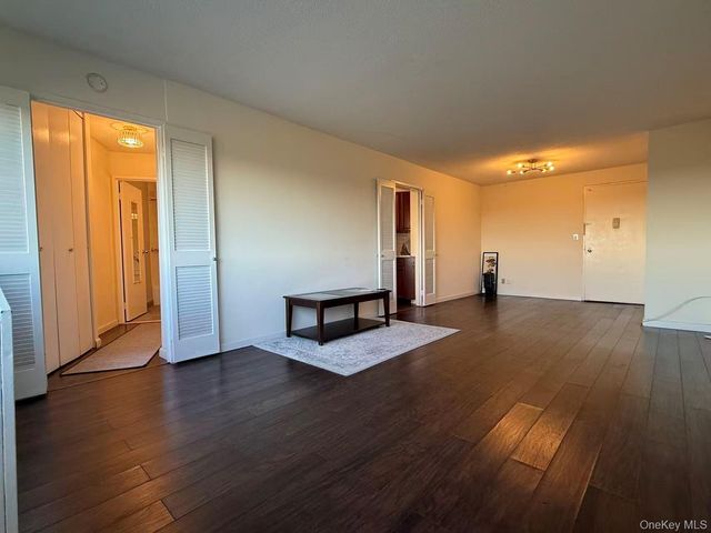 2 Bay Club Drive 17H, Bayside, NY 11360