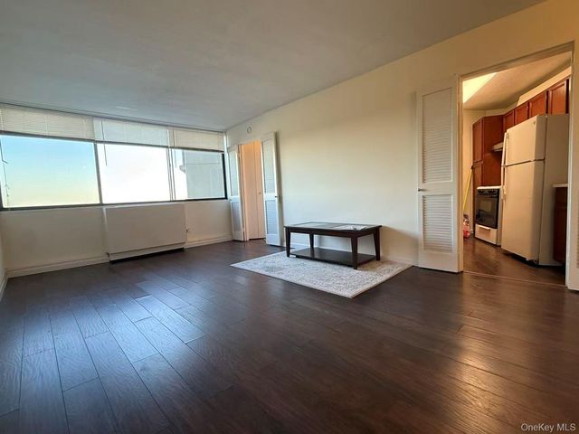 2 Bay Club Drive 17H, Bayside, NY 11360