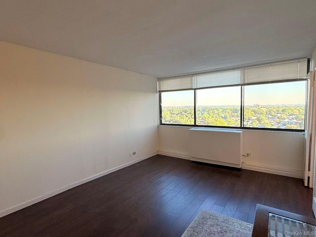 2 Bay Club Drive 17H, Bayside, NY 11360