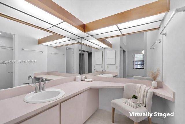 6708 NW 193rd Ter, Hialeah, FL 33015