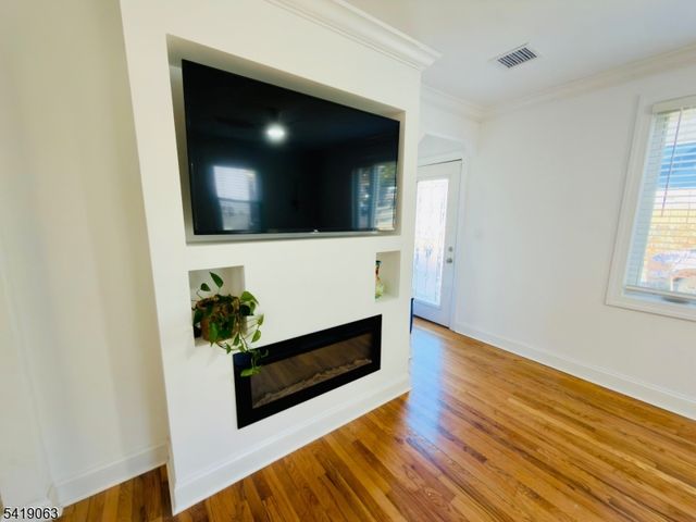 19 South St, Dover Town, NJ 07801