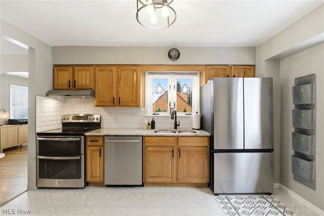 39119 Johnnycake Ridge Road, Willoughby, OH 44094