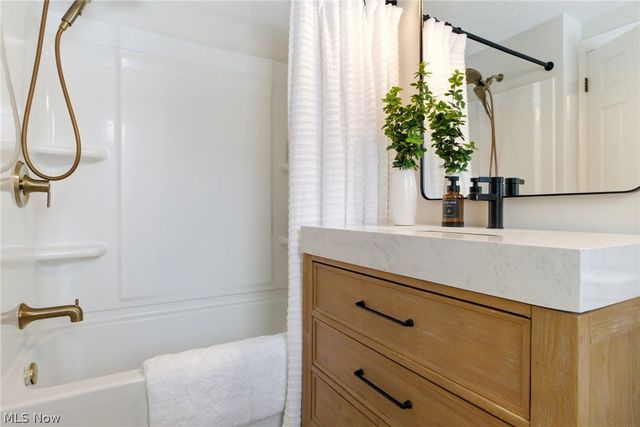 39119 Johnnycake Ridge Road, Willoughby, OH 44094