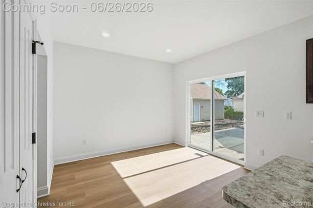 27824 Groveland Street, Madison Heights, MI 48071