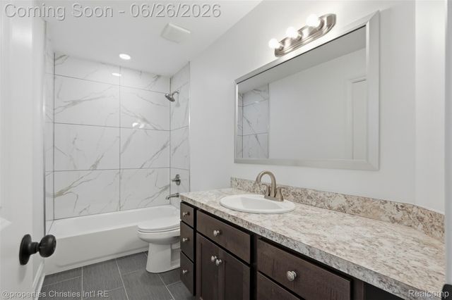 27824 Groveland Street, Madison Heights, MI 48071