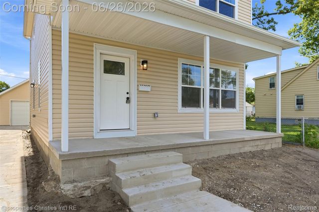 27824 Groveland Street, Madison Heights, MI 48071