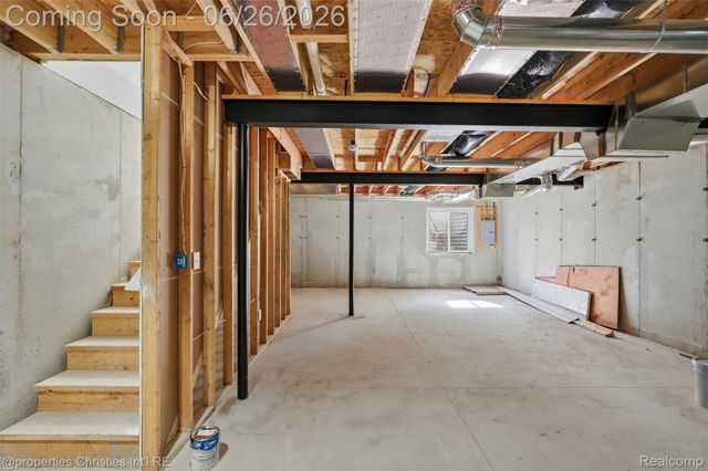 27824 Groveland Street, Madison Heights, MI 48071