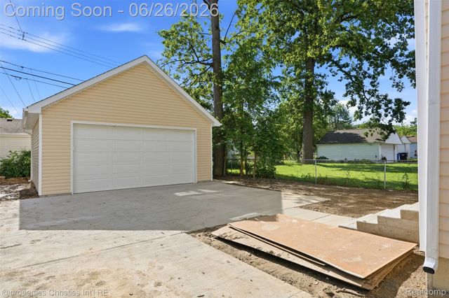 27824 Groveland Street, Madison Heights, MI 48071