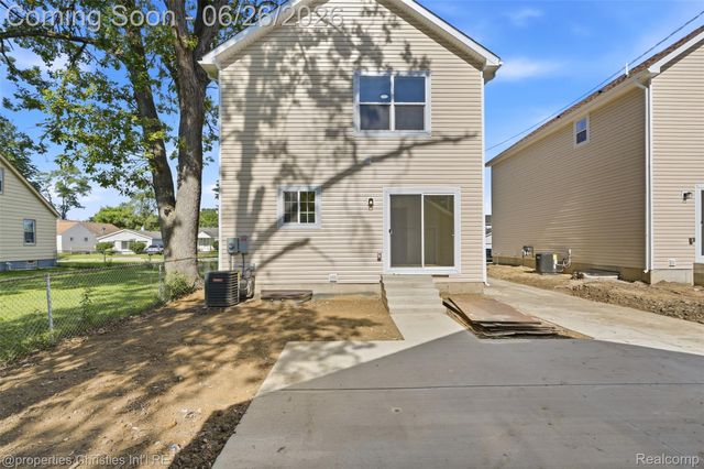 27824 Groveland Street, Madison Heights, MI 48071