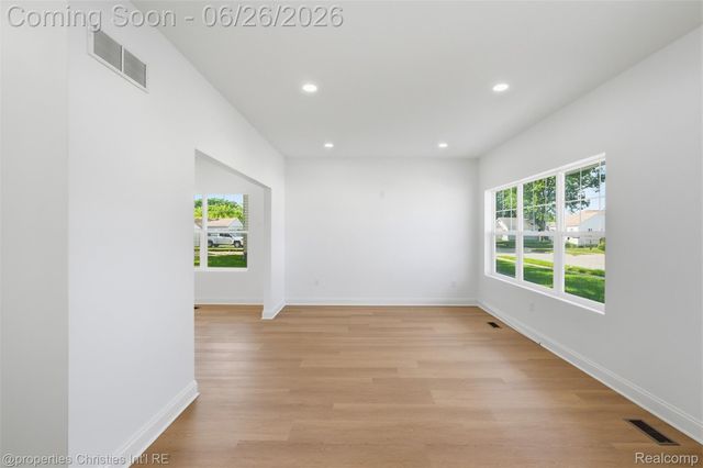 27824 Groveland Street, Madison Heights, MI 48071
