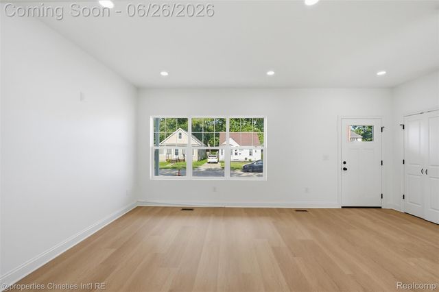27824 Groveland Street, Madison Heights, MI 48071