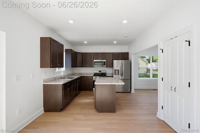 27824 Groveland Street, Madison Heights, MI 48071