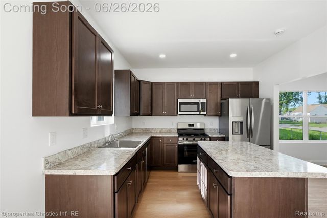 27824 Groveland Street, Madison Heights, MI 48071