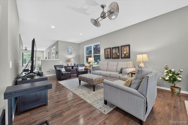3576 Riverside Drive, Auburn Hills, MI 48326