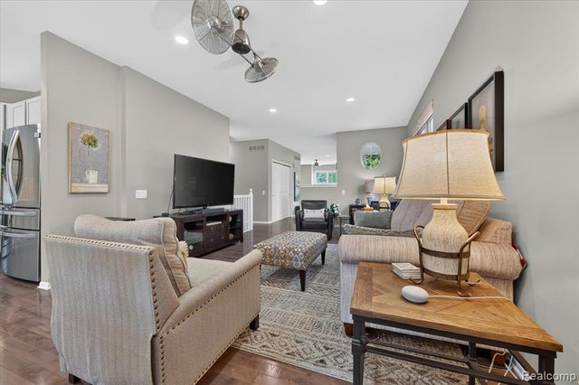 3576 Riverside Drive, Auburn Hills, MI 48326