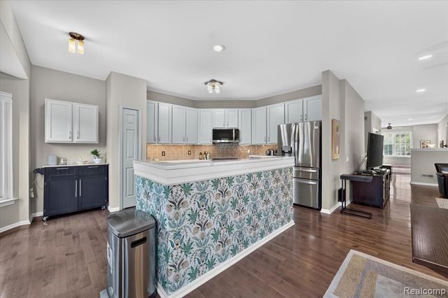 3576 Riverside Drive, Auburn Hills, MI 48326