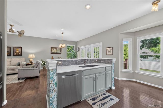 3576 Riverside Drive, Auburn Hills, MI 48326