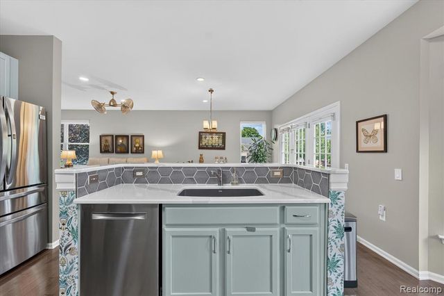 3576 Riverside Drive, Auburn Hills, MI 48326