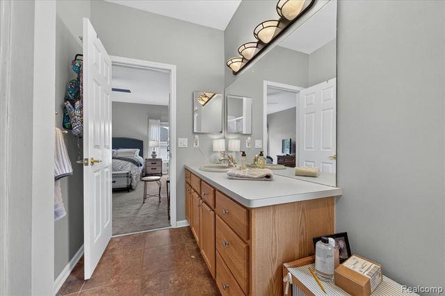 3576 Riverside Drive, Auburn Hills, MI 48326
