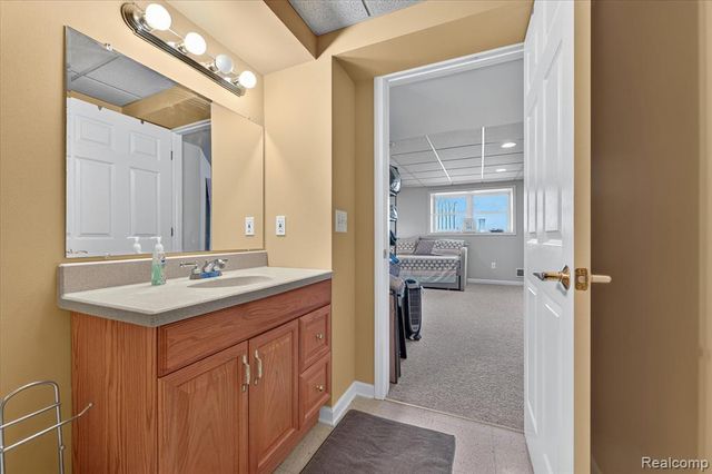 3576 Riverside Drive, Auburn Hills, MI 48326