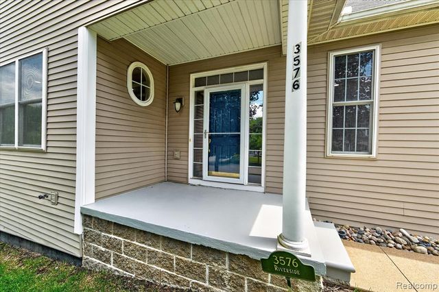 3576 Riverside Drive, Auburn Hills, MI 48326