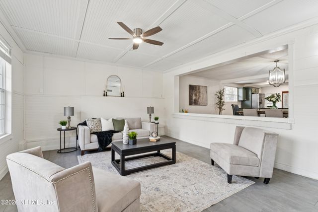 1900 LAKE SHORE Boulevard, Jacksonville, FL 32210