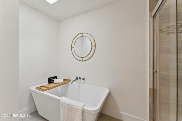 1900 LAKE SHORE Boulevard, Jacksonville, FL 32210