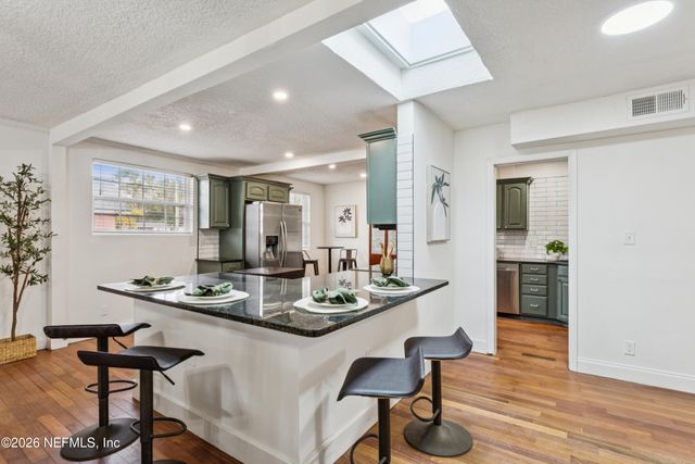 1900 LAKE SHORE Boulevard, Jacksonville, FL 32210