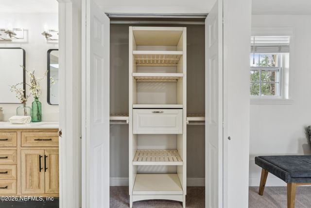 1900 LAKE SHORE Boulevard, Jacksonville, FL 32210