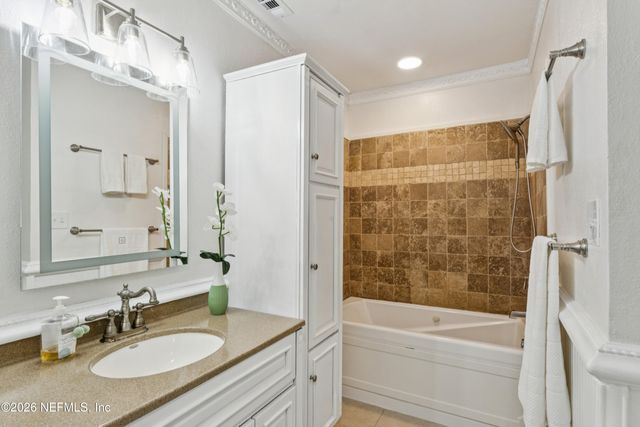 1900 LAKE SHORE Boulevard, Jacksonville, FL 32210