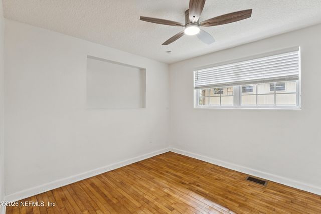 1900 LAKE SHORE Boulevard, Jacksonville, FL 32210