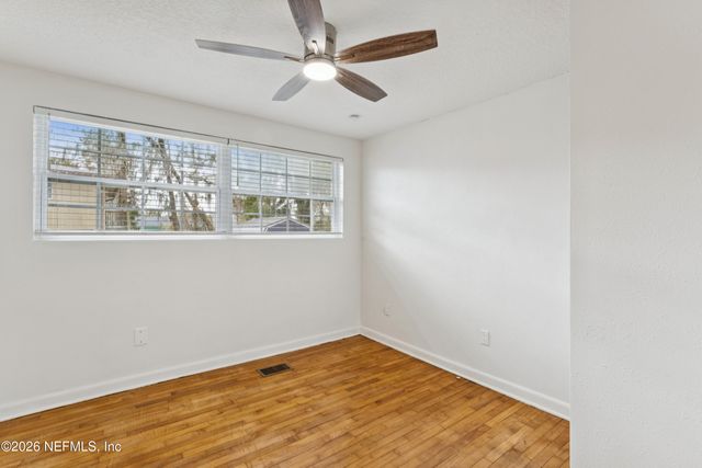 1900 LAKE SHORE Boulevard, Jacksonville, FL 32210