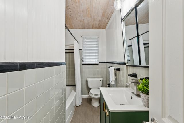 1900 LAKE SHORE Boulevard, Jacksonville, FL 32210