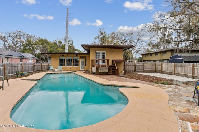 1900 LAKE SHORE Boulevard, Jacksonville, FL 32210