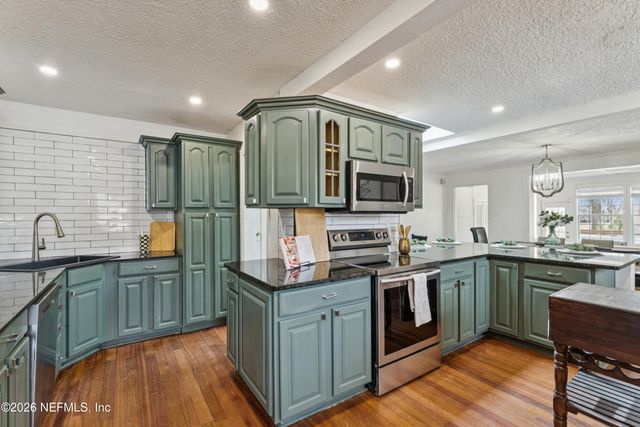 1900 LAKE SHORE Boulevard, Jacksonville, FL 32210