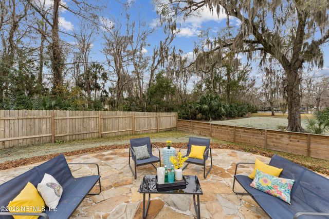 1900 LAKE SHORE Boulevard, Jacksonville, FL 32210