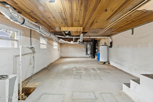 1900 LAKE SHORE Boulevard, Jacksonville, FL 32210