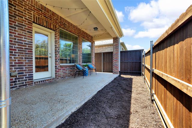 428 King Galloway Drive, Lewisville, TX 75056