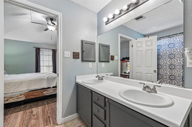 510 Maybrook DR, Buda, TX 78610