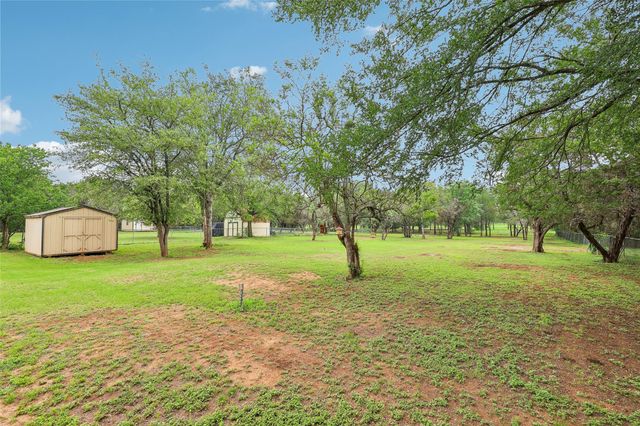 510 Maybrook DR, Buda, TX 78610